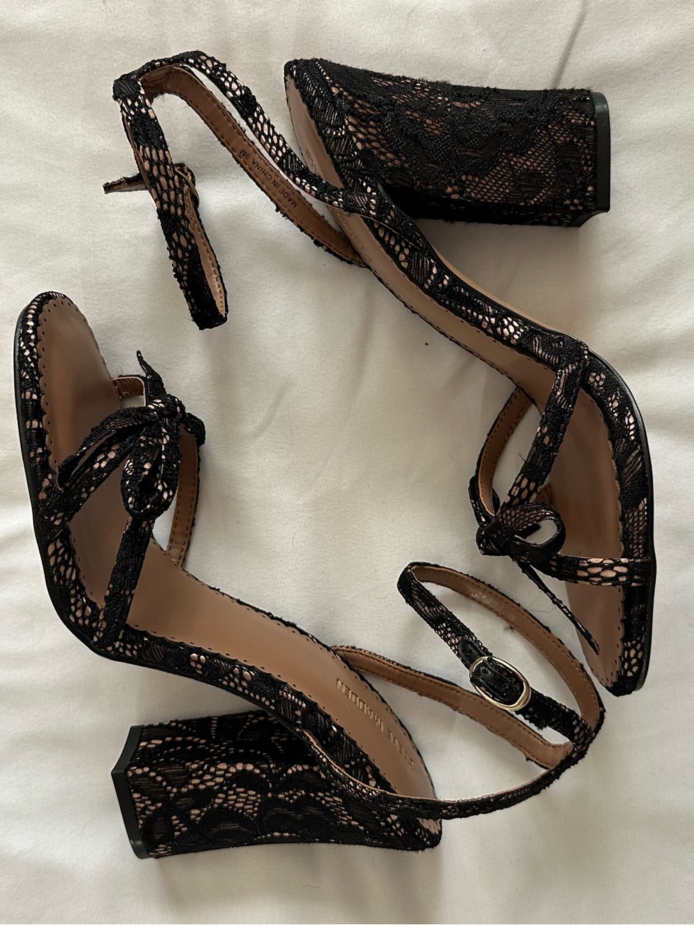 NWT STEVE MADDEN Black Lace Bow Accent Block Heel Sandals